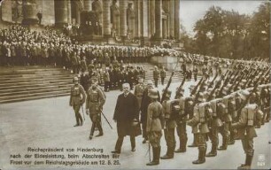 Reichspräsident von Hindenburg nach der Eidesleistung [...]