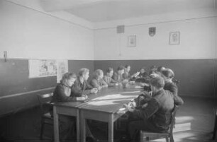 Reportage über Schulklassen : Diskussionsrunde von Schülern