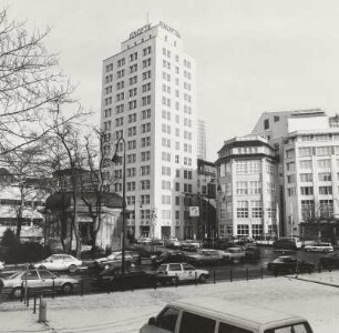 Bau 12 (ehem. Zeiss-Hauptwerk) : Jenoptik-Hochhaus und Bau 12 (ehem. Zeiss-Hauptwerk)