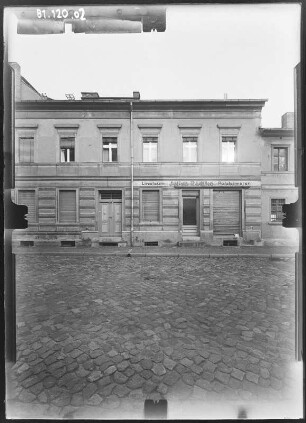 Bernau, Goethestraße. Wohnhaus mit Laden (Linoleum Polsterwaren Julius Radtke). Straßenfront