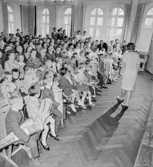 Schulanfänger : Bautzen. Sorbische Oberschule. Feierstunde zum Schulanfang