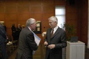 Alfred Post, Kanzler der TU Dresden, mit Dr. Thomas Bürger