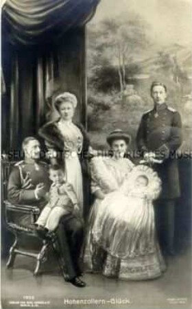 Wilhelm II., Auguste Viktoria, Kronprinz Wilhelm und Cecilie sowie deren älteste Kinder