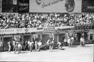 Nürburgring: Fangio hält zum Tanken