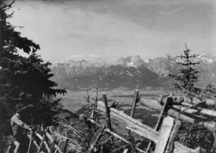 Österreich, Alpen : Österreich. Blick ins Tal