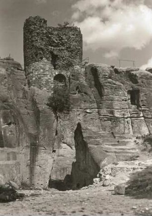 Harz. Regenstein, nahe Blankenburg. Burgruine. Bergfried und Zugbrücke