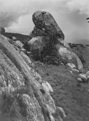 Kopje : Felsbrocken eines Kopjes (Inselberg) in Tansania