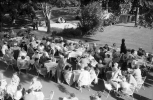 Freudenstadt: Kurgarten; Kurgarten von der Terrasse; Kaffeetrinker von oben