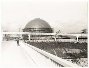 Deutscher Pavillon auf der Weltausstellung, Osaka: Ansicht bei Nacht