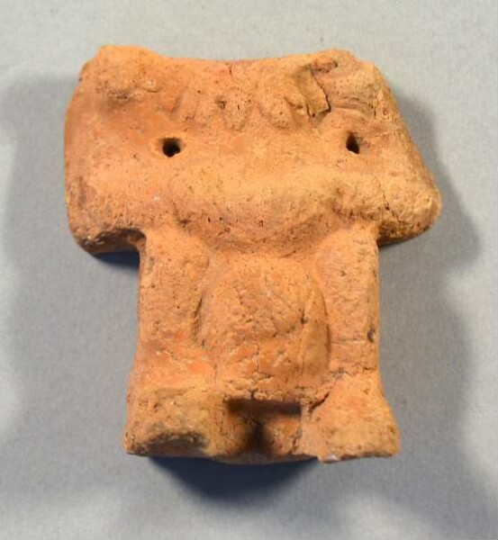 Figurine en argile sans tête (fragmentée)