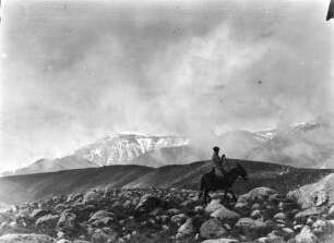 Der Cerro Negro Overo : Berglandschaft mit Reiter und Blick zum Gipfel des Cerro Negros Overo