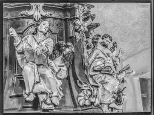 Pfarrkirche, Figuren an der Kanzel - Hl. Johannes, Hl. Lukas