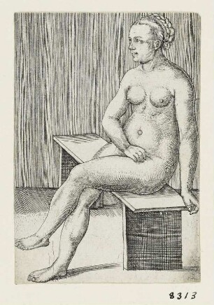 Sitzende nackte weibliche Figur