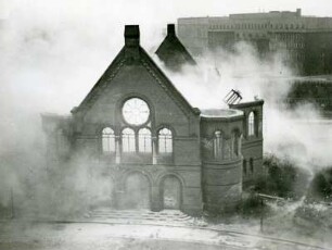 Hamburg-Borgfelde. Sprengung der Ruine der 1903 geweihten Erlöserkirche im jahr 1950. Die Erlöserkirche wurde 1943 im Rahmen der Bombardierungen der Operation Gomorrha zerstört