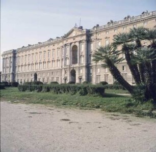 Caserta. Palast von Caserta (1751; Luigi Vanvitellis). Südfassade