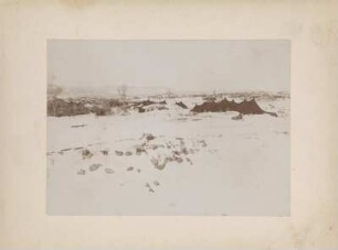Zeltsiedlung : Eine Zeltsiedlung im Schnee auf einem Bergplateau.