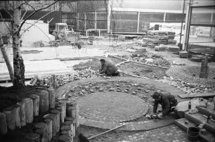 Vorbereitungen für die Blumenschau "Frühling ´73" in der Nancyhalle