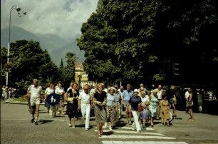 Meran: Kurpromenade mit Kurgästen