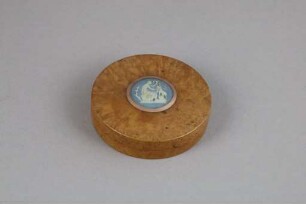 Dose mit Wedgwood-Medaillon