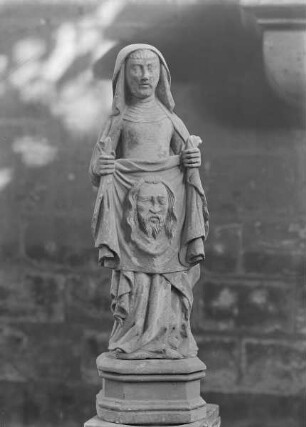 Statue der Heiligen Veronika
