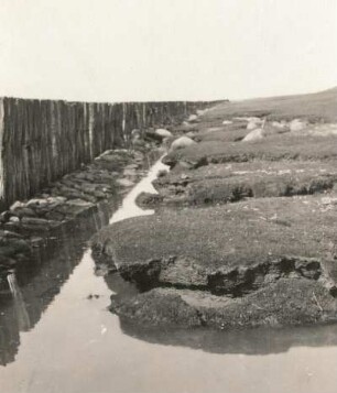 Helgoländer Bucht. Insel Neuwerk. Wellenbrecher "Butendik" (als Küstenschutz, zerrissener Strand, Abbruch der Marschollen nach Sturmtagen