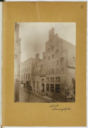 Löwenapotheke, Lübeck: Ansicht (aus: Skizzen- und Fotoalbum 17)