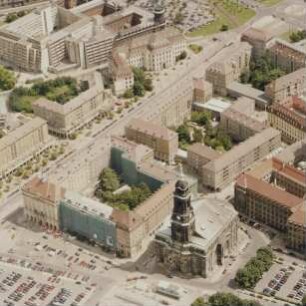 Blick über Altmarkt mit Kreuzkirche und Wilsdruffer Straße mit Landhaus (Stadtmuseum) zum Polizeipräsidium