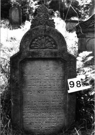 Grabstein 98 (Index: 99897326) Maße HxBxT: 114x54x14 cm: Grabstein 98