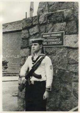 Liebknecht-Ehrung durch Marine-Offiziersschüler