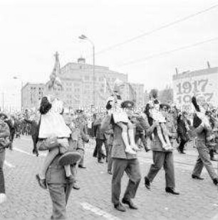 Sowjetische Parade durch die Leipziger Innenstadt im Rahmen des Fests der Freundschaft