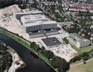 Luftaufnahme, Blick von Osten auf das Klinikum Steglitz der Freien Universität (Universitätsklinikum Benjamin Franklin). Berlin-Lichterfelde, Hindenburgdamm 30