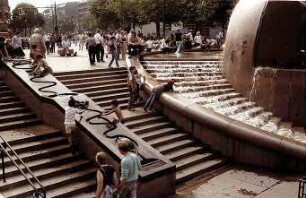 Berlin: Neuer "Klops" Brunnen vor dem Europa-Center