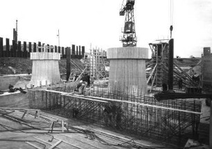 Kraftwerksanlage Goßmannsdorf/Main im Bau