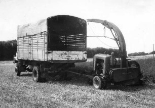 Gezogener Feldäcksler Gehl mit Aufbaumotor (Aarhus, Dänemark)