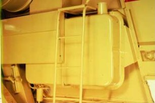 Fotografie: Erntetechnik, Mähdrescher selbstfahrend, Maschinenelement, Kraftstoff