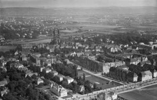 Dresden-Strehlen. Blick über Teplitzer Straße, Heinrich-Zille-Straße und Krusestraße gegen Christuskirche
