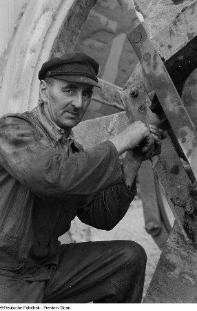 Portrait Arthur Steudtes anläßlich seiner Auszeichnung als "Verdienter Aktivist"