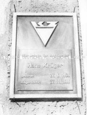 Gedenktafel für Hans Krüger an seinem ehemaligen Wohnhaus in der Türrschmidtstr. 38 in Berlin (Ost)