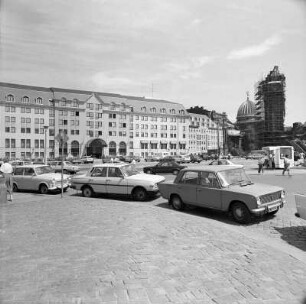 Blick vom Verkehrsmuseum gegen Hotel "Dresdener Hof", Kuppel des Ausstellungsgebäudes des Sächsischen Kunstvereins und Ruine der Frauenkirche