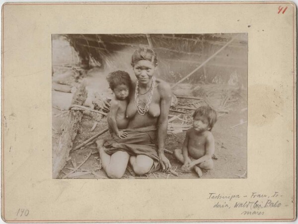 Guaraní woman with children (Chiripá)