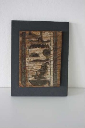 Bild- und Inschriftentafel (Sargfragment)