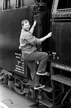 Huhndorf, Stefan: Journalist der Ahrensburger Zeitung bekommt eine Sonderfahrt in einer Oldtimer-Lokomotive, Baureihe 042 der Firma Borsig