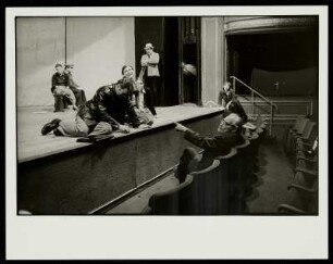 Probe am Deutschen Theater mit Regisseur Wolfgang Heinz (sitzend im Parkett in der 1. Reihe), Berlin