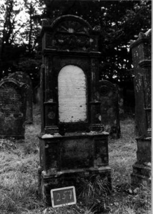 Grabstein 257 [Nir S. 154 Nr. 15.05]