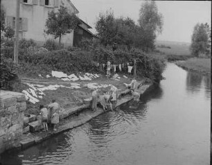 Wäscherinnen a. d. Dreisam, Eichstetten, um 1930