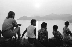 Lopud: Gruppe von Mädchen bei Sonnuntergang auf dem Castell