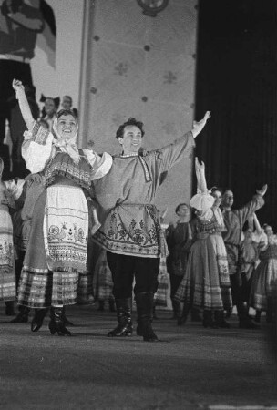 Szenen aus dem Gastspiel des Moissejew-Ensembles , Staatsoper, 05.06.1954