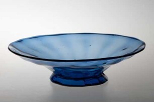 Blaue gerippte Schale