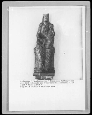 Thronende Madonna mit Kind