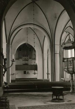 Wittenburg. Stadtkirche St. Bartholomäus. Inneres nach Westen zur Orgelempore mit Orgel (1848; F. W. Winzer; 1937 auf Westempore versetzt)